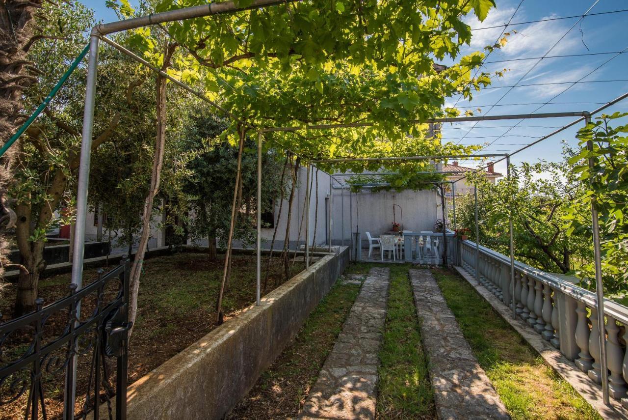 Apartment Ana 1 Малинска Экстерьер фото