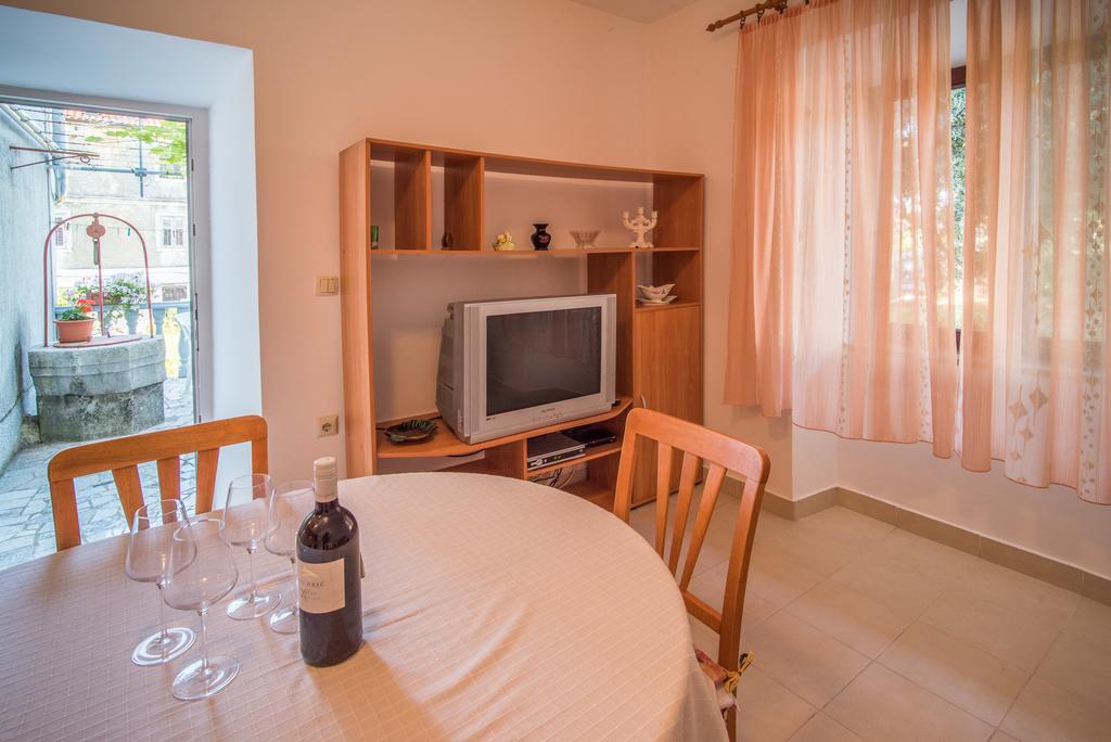 Apartment Ana 1 Малинска Экстерьер фото