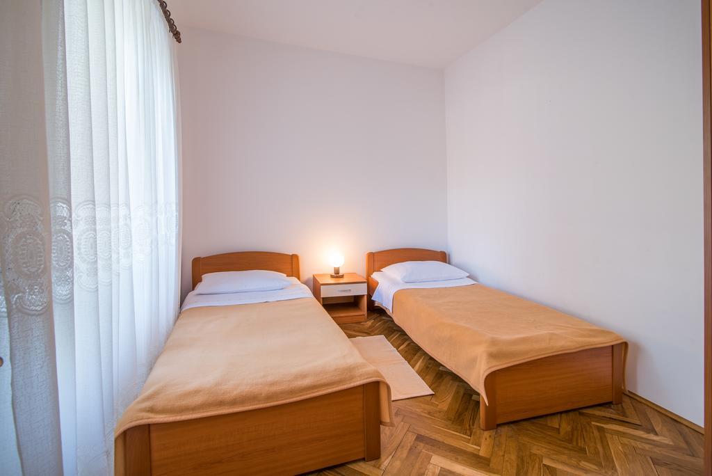 Apartment Ana 1 Малинска Экстерьер фото