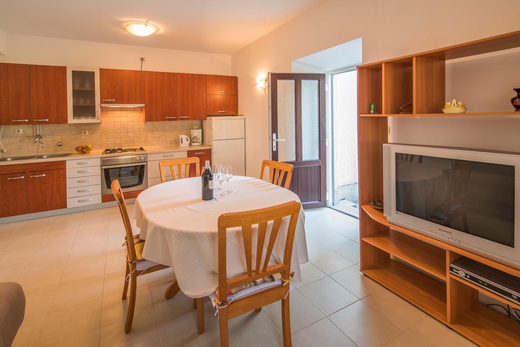 Apartment Ana 1 Малинска Экстерьер фото